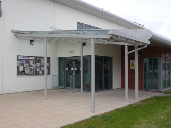 EF07 Supported Glass Entrance Feature School Bilston