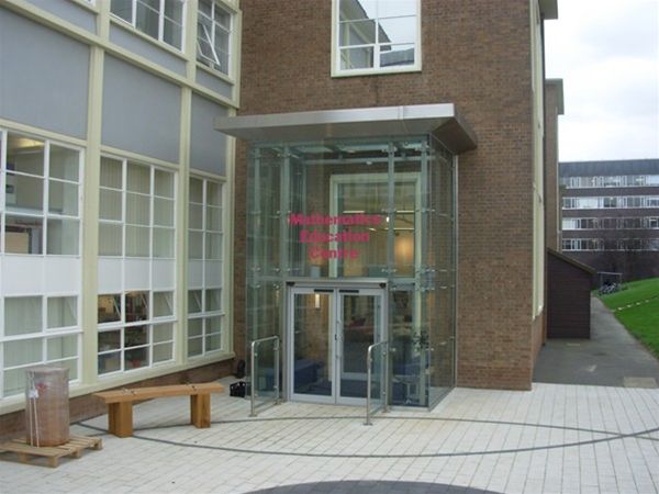 EK05 Fully Enclosed Glass Entrance Kiosk to University Loughborough